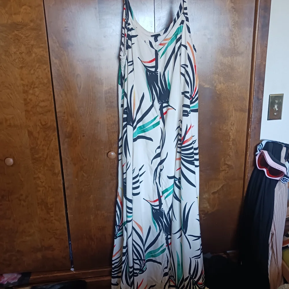 torrid Cream Tropical Leaf Print Maxi Dress - Picture 1 of 7